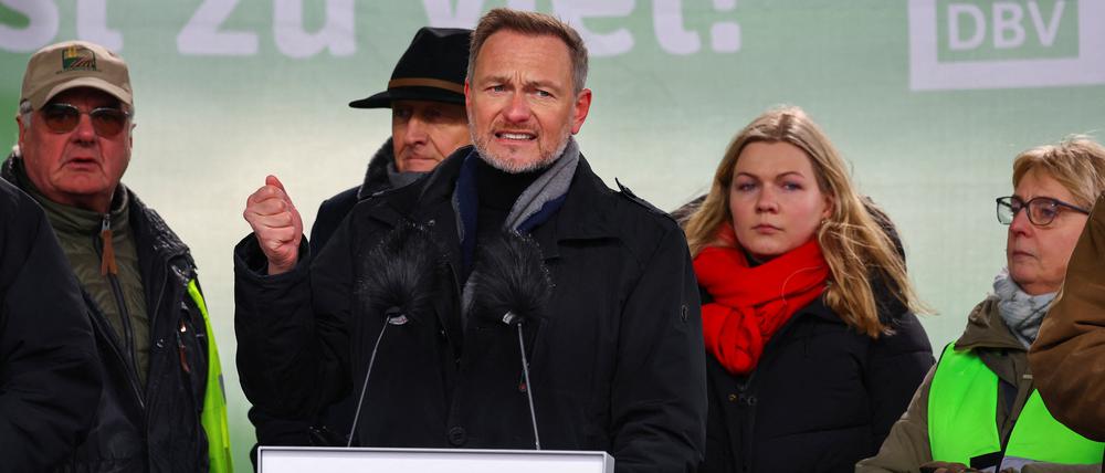 Finanzminister Christian Lindner (FDP) am Montag bei seiner Rede während der Bauerndemonstration in Berlin.