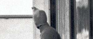 München 1972. Einer der Terroristen im israelischen Quartier. 