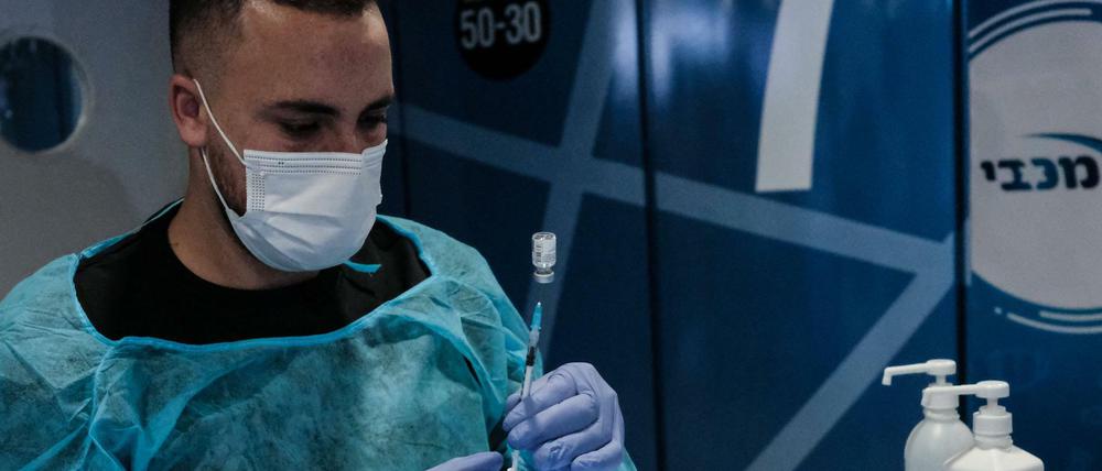 Während Israel schnell impft, sucht Deutschland nach den Ursachen für die schleppende Immunisierung.