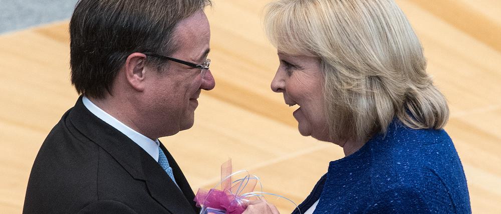 Sieger und Besiegte: Hannelore Kraft (SPD) gratuliert Armin Laschet (CDU) 2017 zur Ministerpräsidentenwahl