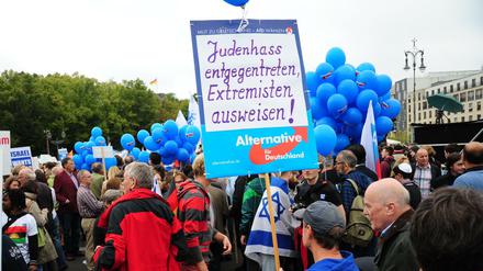 Nie wieder Judenhass! - Demonstration am Brandenburger Tor in Berlin. Auch die AFD war da. 