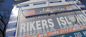 Auf Rikers Island werden jährlich bis zu 130.000 Gefangene registriert.