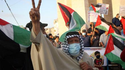 Palästinenser protestieren im Gazastreifen gegen das Abkommen zwischen Israel und den Arabischen Emiraten.