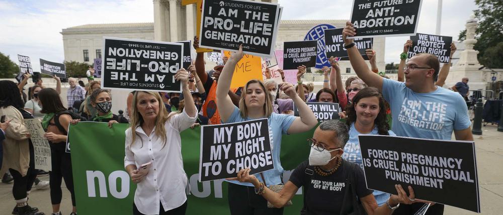 Auftakt unter Protest: Die neue Sitzungsperiode des Supreme Courts in Washington startete mit Demonstrationen für und gegen Abtreibungen. 