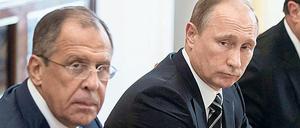 Der russische Präsident Wladimir Putin und der Außenminister Sergej Lawrow.