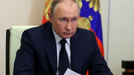 Wladimir Putin verkündet, dass der Westen Gaslieferungen nun in Rubel zahlen muss. 