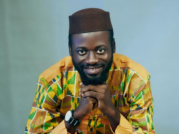 Seyifunmi Adebote ist Umweltaktivist aus Nigeria. Er betreibt den Podcast  „Climate Talk Podcast“