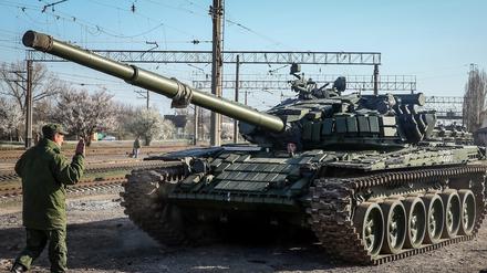 Ein Panzer vom Typ T-72 in der Ukraine