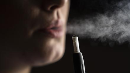 Das Rauchen sogenannter Tabaksticks, die Philip Morris unter dem Namen Iqos vertreibt,  ist in Deutschland nicht besonders beliebt. 