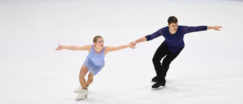 Nolan Seegert (rechts, hier bei einer Kür mit seiner Partnerin Minerva Hase) wurde noch vor dem Start der Winterspiele positiv getestet.