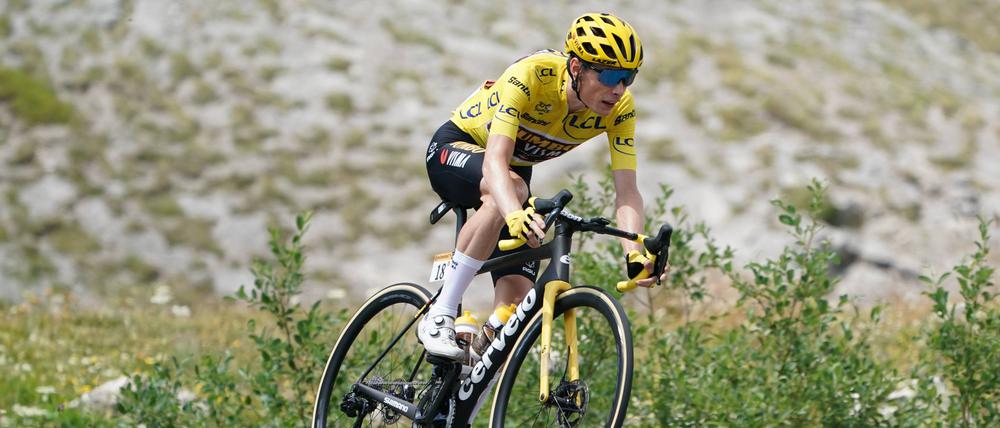 Jonas Vingegaard ist ein herausragender Bergfahrer. Bei der Tour holte sich beim Anstieg zum Col de Granon das Gelbe Trikot des Spitzenreiters.