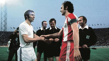 Die Saison 1971/72 ist auch die Saison einer jungen Schalker Mannschaft, die das Establishment herausfordert. Am letzten Spieltag verspielt sie durch ein 1:5 bei den Bayern die Meisterschaft, sichert sich aber drei Tage später den DFB-Pokal.