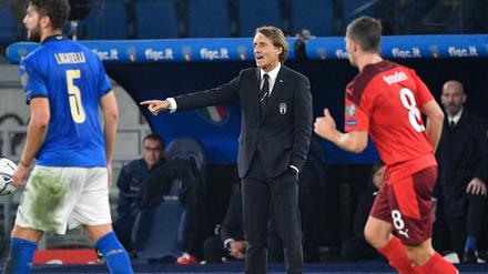 Trainer Roberto Mancini (Mitte) leitet seit vier Jahren den erfolgreichen Neuaufbau der italienischen Nationalmannschaft. Das Verpassen der WM wäre ein herber Rückschlag.