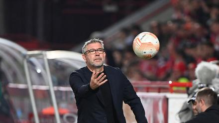 Urs Fischer hat den 1. FC Union aus der Zweitklassigkeit bis an die Spitze der Bundesliga geführt. 