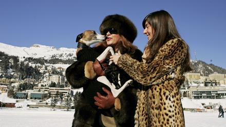 Reiche Touristinnen in St. Moritz: Ob ein Vermögen selbst erarbeitet wurde, darüber lässt sich streiten.