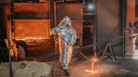 Der Stahlkonzern Salzgitter AG profitiert vom starken Geschäft in der Flachstahlsparte.