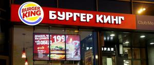 Laut der Yale School of Management stellten mehr als 300 Firmen ihre Aktivitäten in Russland ein, Burger King ist noch aktiv.