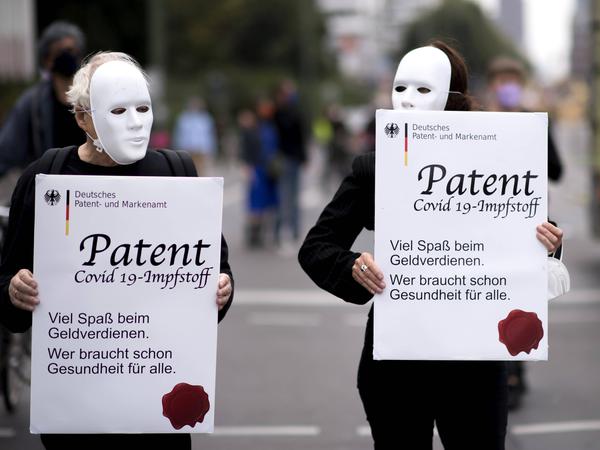 Demonstranten für eine Aufhebung des Patentschutzes Anfang September in Berlin. 