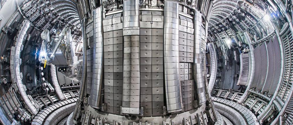 Die Brennkammer des weltweit größten Fusionsreaktors JET. 