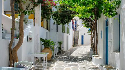 Moderate Preise und Nähe zum Meer: Die griechische Insel Paros bietet für Ferienhaussuchende gute Einstiegsmöglichkeiten.