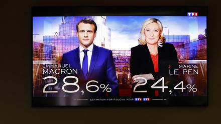 Emmanuel Macron zieht gegen Marine Le Pen in die Stichwahl