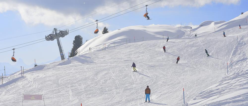 Die Skigebiete in Österreich, Bayern und im Schwarzwald haben unterschiedliche Corona-Regeln. 