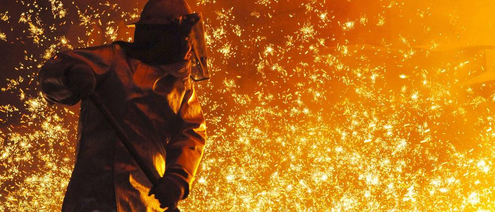Der klimafreundliche Umbau der Stahlproduktion könnte wegen des wirtschaftlichen Abschwungs länger dauern als gedacht.