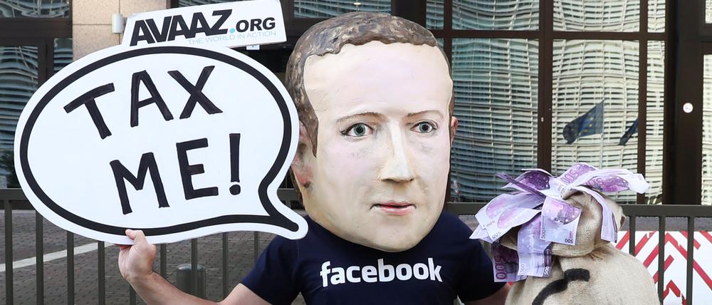 Mark Zuckerberg im Blick der Finanzpolitiker: Mit einer Digitalsteuer sollen die Gewinne der US-Techkonzerne in Europa abgeschöpft werden.