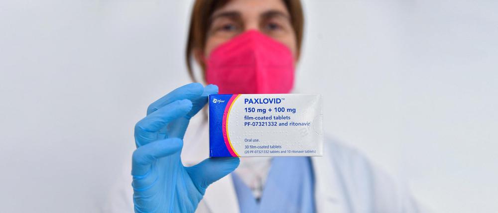 Paxlovid soll Risikopatienten vor schweren Verläufen von Covid-19 bewahren. 