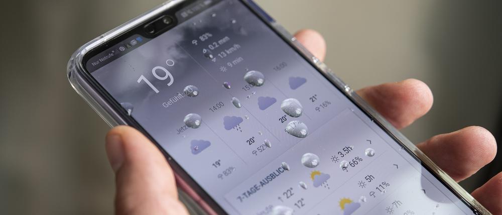 Die Wetter-Apps zeigen nicht nur an, ob es Regen geben soll, sondern auch mit welcher Wahrscheinlichkeit es dazu kommt.