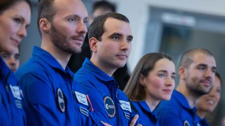 Die angehenden Astronautinnen und Astronauten der ESA treten ihren Dienst im Europäischen Astronautenzentrum an und durchlaufen anspruchsvolle Trainings gemäß den Vorgaben der Partner der Internationalen Raumstation ISS.