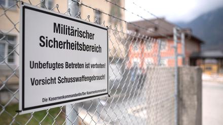Sicherheitsanlagen wie hier bei einer Kaserne in Bad Reichenhall lehnen viele Mitglieder der Hamburger Hochschule ab.