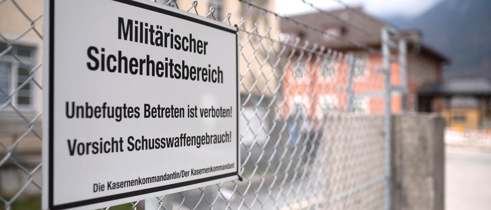Sicherheitsanlagen wie hier bei einer Kaserne in Bad Reichenhall lehnen viele Mitglieder der Hamburger Hochschule ab.