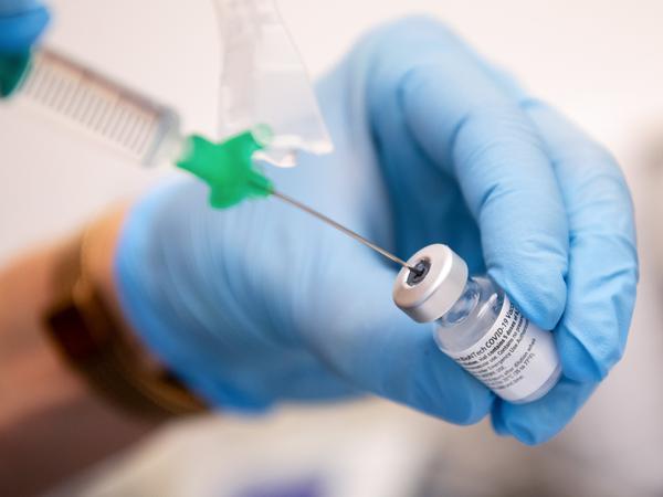„Bedenklich“ findet es Drosten, dass der Impffortschritt stellenweise ins Stocken geraten sei in Deutschland. 