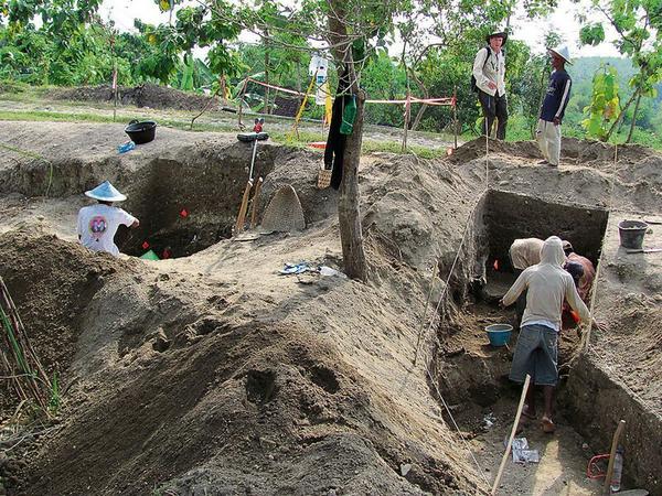 Ausgrabungen bei Ngandong auf Java.