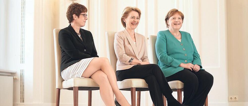 Willkommen im Girls Camp: Angela Merkel (re.) 2019 mit Ursula von der Leyen (Mi.) und Annegret Kramp-Karrenbauer. 