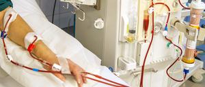 Der Begriff der Blutwäsche ist eigentlich bei der Behandlung von Nierenkranken geläufig, die auf Dialysegeräte angewiesen sind.