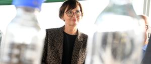 Bundesforschungsministerin Bettina Stark-Watzinger (FDP) besichtigt 28. Oktober 2022 am Karlsruher Institut für Technologie (KIT) beim Energy Lab 2.0 den Anlagenverbund Carbon Cycle Lab.